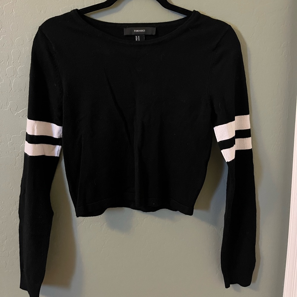 🌟 Forever 21 Black Crop Top Light Sweater White Stripe Size Medium